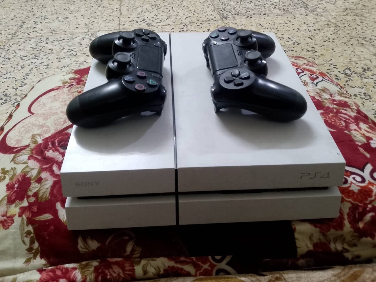 السلام عليكم
ps4 معدل نضام 9.00 

الجهاز  نضيف و كامل الملحقات بسعر ٣٥٠ و قابل للتفاوض 

بهارد 850 GB

ثلاث جوستكات ثنان اصليات و واحده تجاريه مكاني بغداد رحمانيت الشعله شارع الشيش قرب اسواق مسلم 

و باقي التفاصيل بلخاص
 
و اكو توصيل

رقمي لتواصل واتساب : ***********
