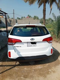 السلام عليكــــــم  سورنتو موديل 2014  بيه صبغ جاملغ امامي ايسر فقط رش...