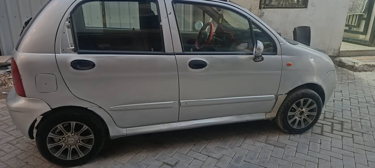 كيو كيو 2010 سيارة نضيفه مابيها نقص تحويل مباشر
سعرها 27 ورقه عنواني الاعظمية 
***********
