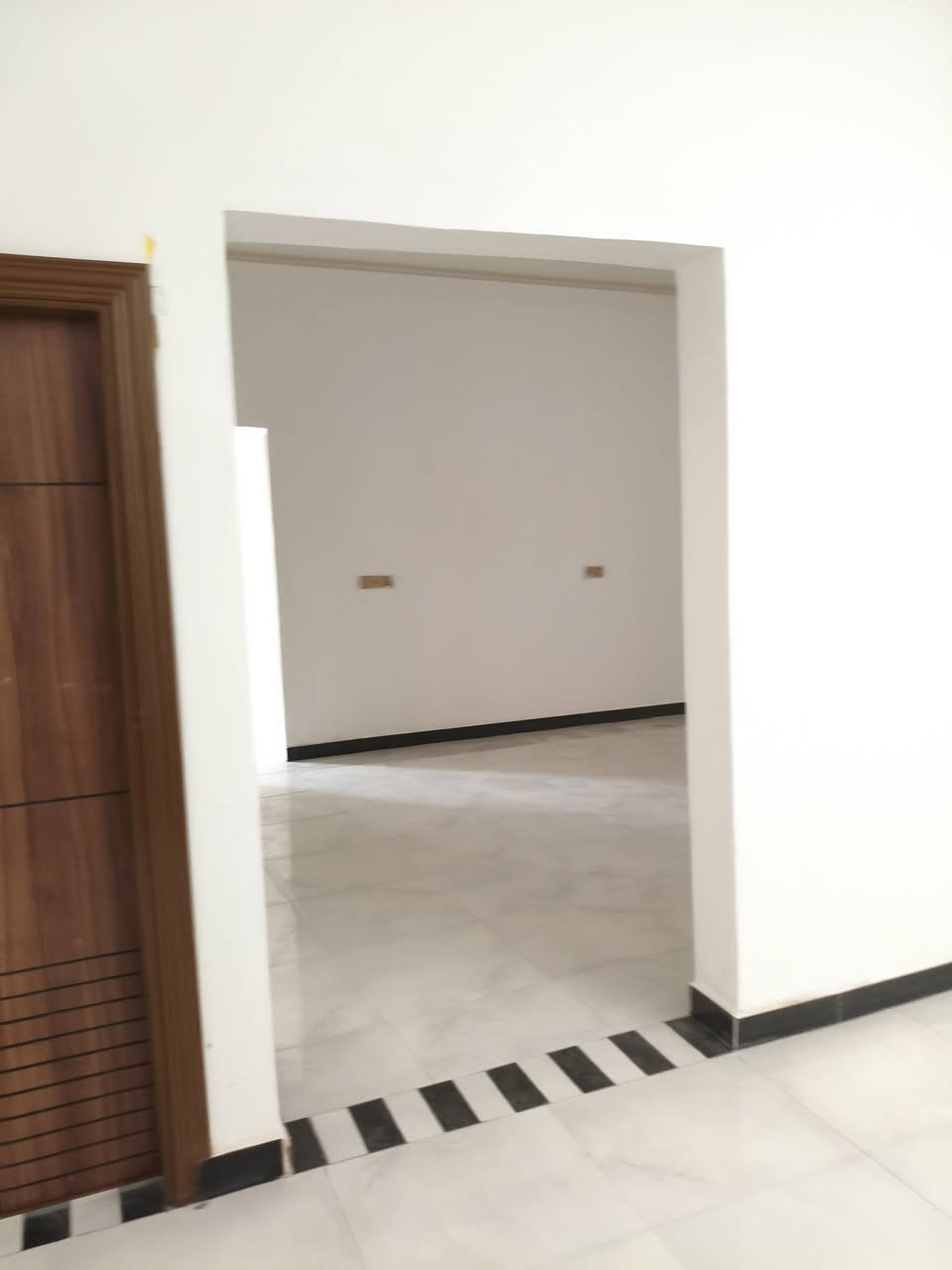 سلام عليكم دار سكن للبيع طابو زراعي بسم عراقي بصره ابو خصيب محليه مساحه البيت 250متر عله شارع10متر تبليط
يتكون البيت من ثلاث غرف نوم وصالتين وحمام داخلي وخارجي وديوان ومطبخ بورسلين للاستفسار ***********
