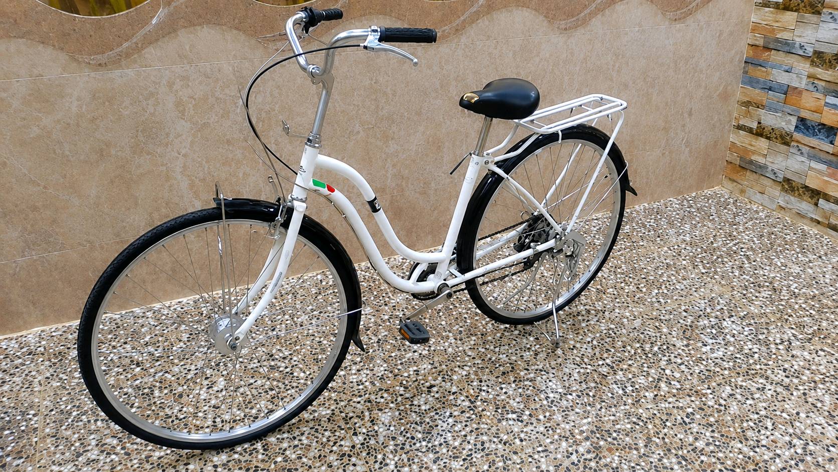 باسكل كروزر (City Cruiser Bicycle حجم 27 كلشي بي شغال بركات كير حساس لون ابيض مميز جاملغات لون اسود السعر 75 مكان بغداد الامين الثانية شارع 15