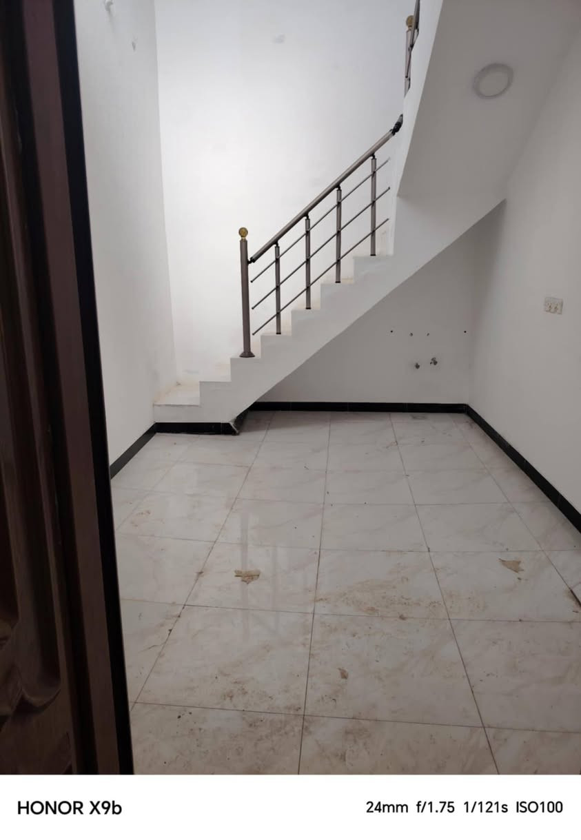 بيت ايجار مساحة 100م مربع
التقيه الثالثه قرب ساحة التوديع حسينية باب الحوائج 
يحتوي على غرفه نوم وصاله ومطبخ واستقبال ومجمع صحيات 
للاستفسار اكثر الاتصال على الرقم 
*********** واتساب 
*********** اتصال
