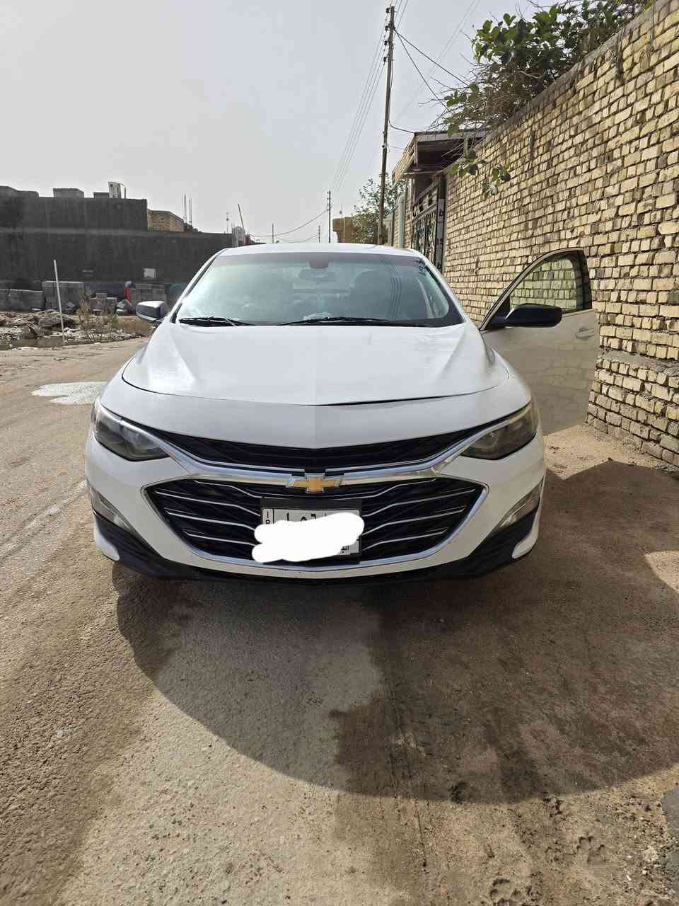 السلام عليكم ..ماليبو ١٨ لون ابيض بصرة ...بيها اربع قطع صبغ وربع الباب وبارد بالداير ..حادث بسيط مرفق مع الصور  *********** ..سيارة جاهزة ميكانكيا من حدادة ومنظومة تبريد كاملة وتايرات جدد ..ماناقصها شئ ..للمراوس مع الفرق سعر ٩٥..
