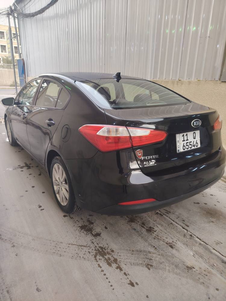 السلام عليكم
كيا فورتي ٢٠١٤ وارد امريكي محرك ٢٠٠٠ دوش ماشية ١٢٥
رقم بغداد مشروع وطني هزة وسنوية وارقام جديدة 
حادثها جاملغ خلفي فقط وهلال الجاملغ الثاني بدون ايرباك بدون دواخل بدون تبديل بيها شخوط بسيطة فقط تكحيل
بيها جراد قمارة وبنيد السيارة كير محرك حدادية تايرات تبريد كهربائيات كفالة وجاهزة للاخير بدون اي نقص
السعر ١٠٣
رقم الهاتف ***********
مكانها الكريعات بغداد, العراق
