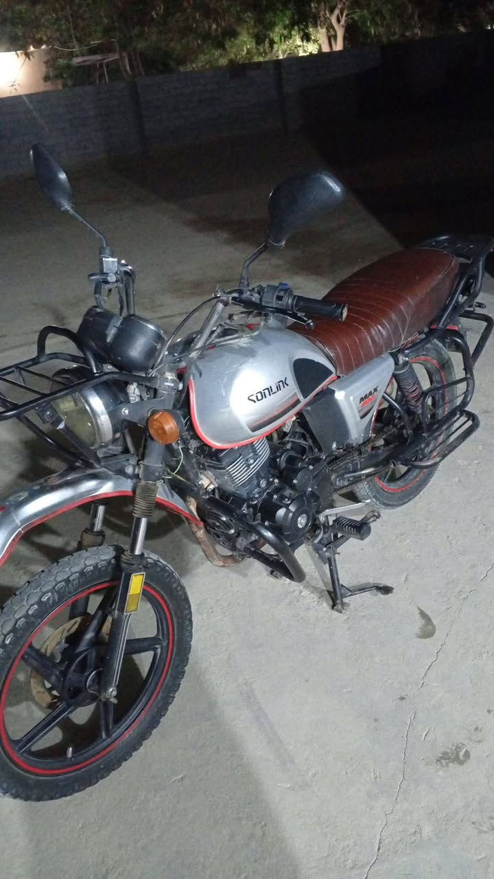 سلام عليكم دراجة دياون للبيع محرك 200 بدون اورق مكفول من كلشي السعر 800وبي مجال سكن فلوجه *********** (***********
