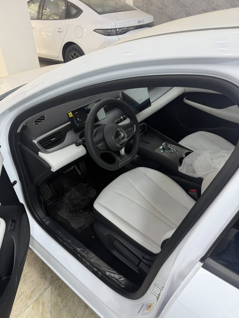 حبايب كلبي اليوم عرض فول الفول 🔥🔥
🔥🔥  18,600,000 🔥🔥 د.ع وتسلم صافي بدون دلالية وبدون كلشي وتدللون دلال 🔥❤️

❤️ 05 BYD SEAl  ❤️  

عرض خاص وسعر بلاش ارخص سعر بالسوك كله 
  🔥 18,600,000 🔥 د. ع وصافي بدون كلشي 

يعلن معرض علي عماد لتجارة السيارات 
عن توفر سيارة بي واي دي سيل 2025 زيرو ❤️
اليكم المواصفات

انتبه السياره : هايبرد & بانزين & كهرباء يعني التفويله الوحده بانزين تمشيك 2100 كيلو
سعه التانكي 65لتر 

حجم المحرك 1.5

شاشه اصليه 

هند بريك كهرباء

دشبول شاشه ديجيتال

اوتو هولد

تشغيل عن بعد تحكمات مقود

اوامر صوتيه

منفذ طاقه

منافذ شحن

مقود جلد حياكه

دخول ذكي

3 وضعيات قيادة

اشاير بل مري

تتسع المقصورة ل 5 ركاب

المقاعد جلد

اناره داخليه LED

لد امامي LED

‏LED بك لايت

قطعتين تبريد 

مثبت سرعة

حجم الاطار 16

مانع تزحلق

شاحنه خلفية

كير كرستال

البطاريه ليثيوم الاقوى والاطول عمرا في عالم الهايبرد ملاحضه: جميع العده مالته موجوده 
السعر 💵💵  18,600,000  💵💵 مليون دينار عراقي 
وصافي بدون دلالية وبدون كلشي  وتدللون علينه 
________________________________
أوقات الدوام من 11 صباحا الى 8 ليلا 
_________________________________

العنوان بغداد - الكراده - قرب ساحه كهرمانه 
☎️ للاتصال 
جعفر : ***********
ملاحضه : نضام نقد فقط
