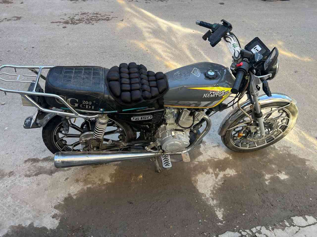 السلام عليكم 
نامي برو 
مرقم -مرقم -مرقم 
رقم صلاح الدين مكاني بغداد 
موديل 25 
محرك 200 
الدراجه بيهه دخانه مال رنكات وبيهه الكير المره الثالثه تفلت 
الباقي كله مكفول رايدهه 1150 قفل ماتوقع اكو اي دراجه وموديل 25 بهل سعر مكاني بغداد الخطيب*********** .
