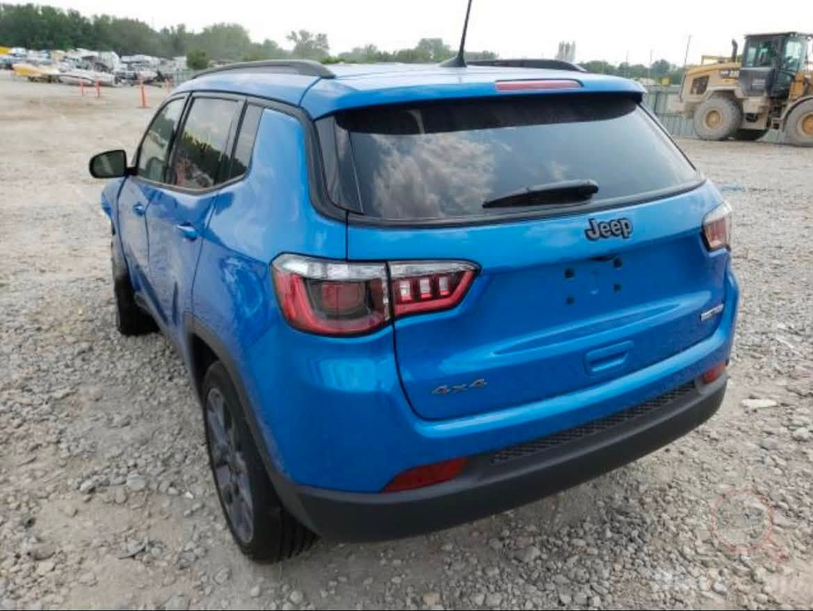 جيب كومباسLimited.  2021 وارد أمريكي 
رقم اربيل سنوية بأسمي
 الموصفات :
تشغيل عن بعد 
ماشيه  37km فقط يعني 23ميل
بصمه + بيبان دخول ذكي 
كشنات جلد كهربائي 
مثبت سرعه + قياده ذاتيه 
4 مودات قياده 
كأمراه دوراه 360ْ درجه  
دشبول لونين 
اوتو ستوب 
شاشه كبيره 
هندبريك اوتو 
تحكم ستيرن جهتين 
تبريد قطعتين 
فور ويل 4*4   
الضرر :كما موضح بالصور
السعر : 135 وبيهه مجال 
العنوان: بغداد حي الجامعة
التواصل :***********
