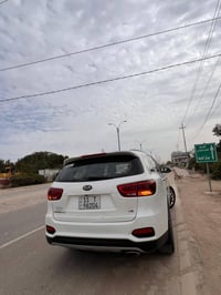 سورنتوا م ٢٠ فول واحد على واحد ماشيه ٧٨ السعر ٢٦٥ هاتف 07800990869