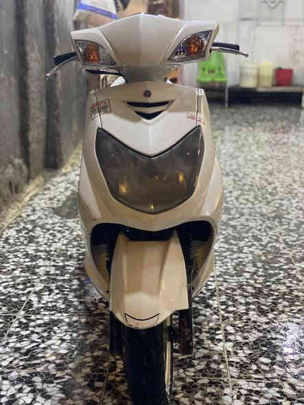 السلام عليكم 
سكنس فحل كوري 
دراجة كاملة ما بيهة اي نقص 
مصلح بيهة بس الكور 
فيت بم+بلك+فلتر شوتة كلهن جدد 
السعر 600 وبيهة مجال 
عنواني الحرية 
***********
