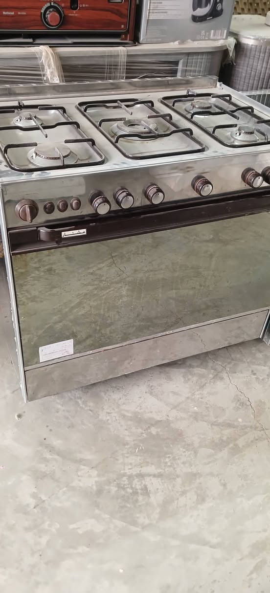 تتوفر طباخات مستخدمه كريازي باب اول  وعشتار نظافه فول / العنوان بيجي شارع المصرف مقابل مدرسة الفضيلة للبنات / للاستفسار /*********** /***********
