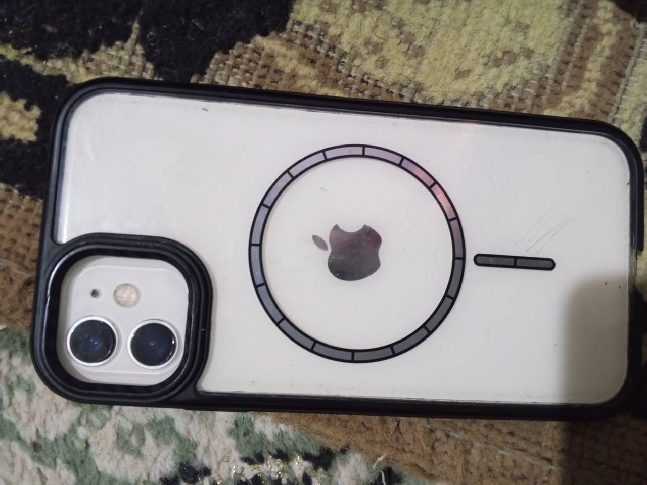 السلام عليكم ايفون 11 عادي مبدل شاشه وبطاريه نوعيه زينه جهاز نضيف فيس ايدي شغال ذاكره ١٢٨ السعر 160 وبيه مجال العنوان الزبير لتواصل ***********
