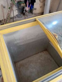 مجمدة  عارضة حجم 120 شغاله للبيع مكاني العبيدي الكفاات رقمي 0770966630...