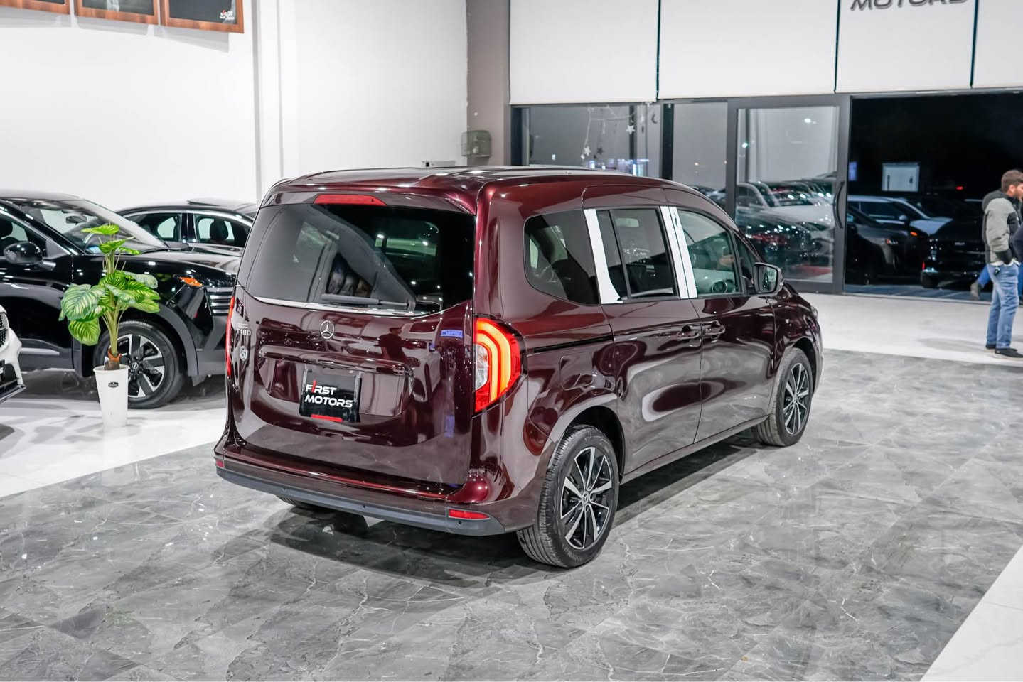 کوردی /عربی ✔️
*********
دروستكراوي :- Mercedes
مۆدێل :-    T180  
ساڵ : 2023
بزوێنەر : V4
بگۆری بزوێنەر : Automatic 
سوتەمەنی : بنزین
نرخ : 25000$
دۆخ : بەکارهاتوو
ماوەی ڕۆشتوو: 0 km   
تابلو ئوتومبێل : كاتي  
***********
النوع :-Mercedes 
المودیل : T180 
السنة : 2023
المحرك : V4  
ناقل الحركة: Automatic
نوع الوقود : بنزین 
الحالة: المستخدم 
السعر: 25000$
عدد اميال :0km          
رقم السیارە: كاتي
**********
***********
***********
عنوان : اربيل ترافك لايت مخمور قريب من معمل بيبسي أربيل, العراق
