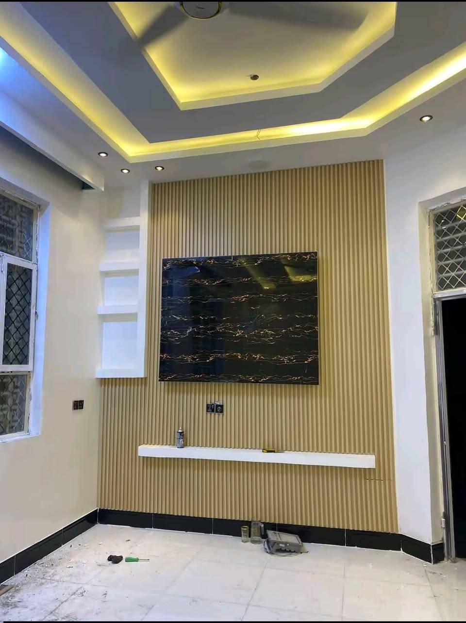 #الأناقه لديكورات .. سقف وجدران بيتك ماخذه رطوبه ؟ وقديمه  ومو تمام ومحتار ؟ لتحتار ويانه راح اشوفه غير اجمل واحدث الديكورات ظيف لمسه انيقه وجميله لبيتك خلي ظيوفك اشوف الترتيب والجمال 
(عمل طويريج كربلاء) ***********
0787772306
