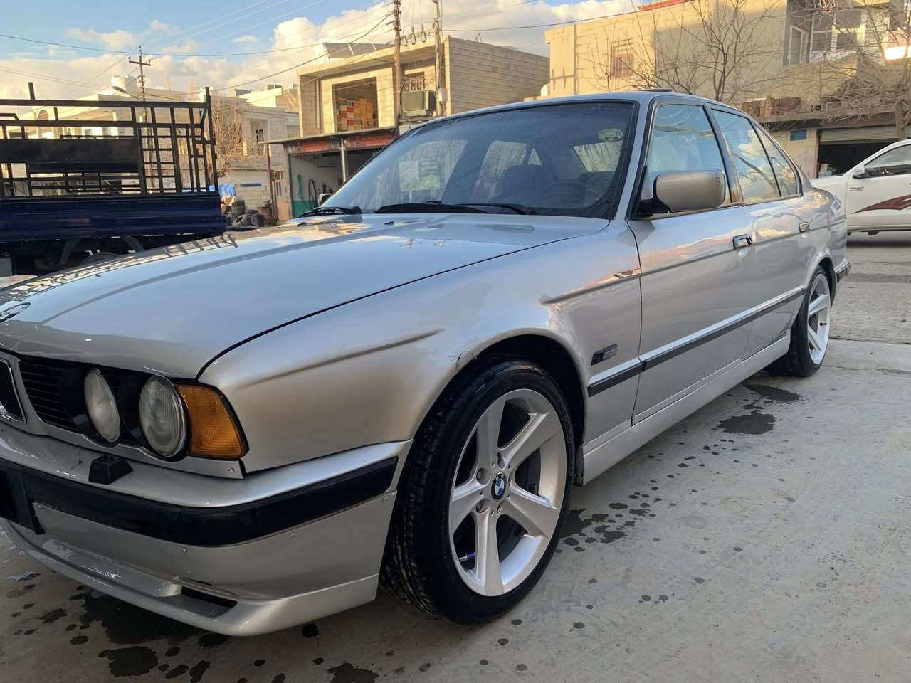 BMW 525 iA
سەرەتا بەناوی خوای گەورە بیئێم ٥٢٥ تۆماتیک سلایت ٤ جام کارەبا کوشن جلدو سیاحی تەبریت ساردو گەرم مۆدێل١٩٩٣ فول ٤ تایەو ویلی هامانی لۆکی لەژێرە دەعامی بۆدەعامی بەشەرت کامل جایز موسو براوە بەشەرت دەعمی نیە ٣٩$
***********
