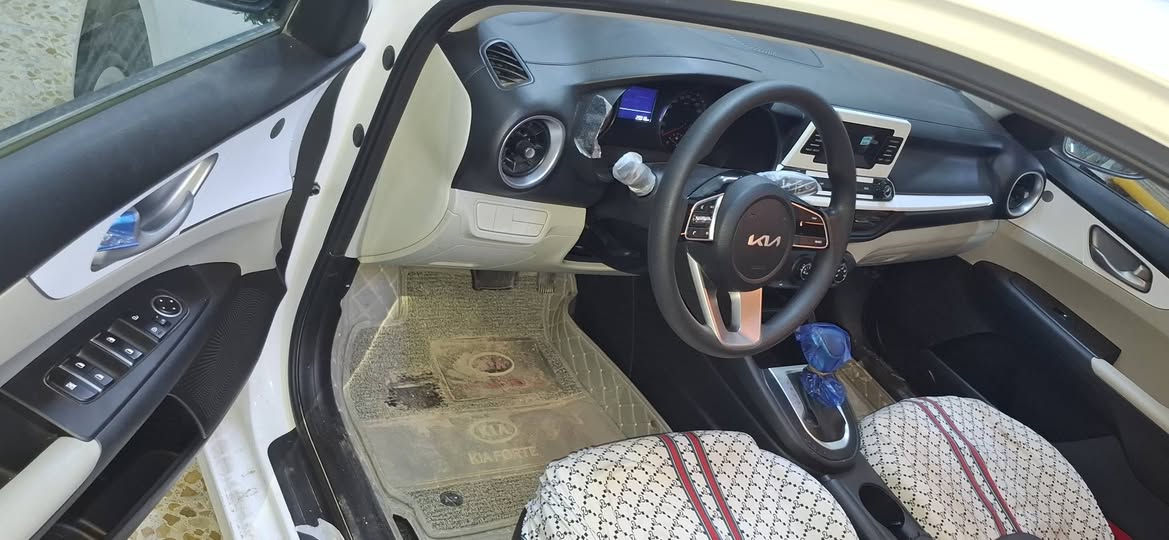 اللهم صل على محمد وال محمد . سيراتو موديل ٢٤ محرك ١٦٠٠ داخل لونين حساس خلفي فول تحكم ستيرن رقم بغداد ماشيه ٢٤ الف كفاله من الزلغ بوضع الزيرو جميع لزكاته بعده بيه مكانه سماوه المركز استفار *********** وبي وات ساب
