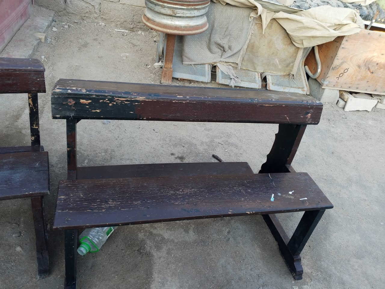 السلام عليكم 
كراسي العدد/2 /للبيع العنوان البصره شط العرب التنومه السعر 125الف 
(***********)
