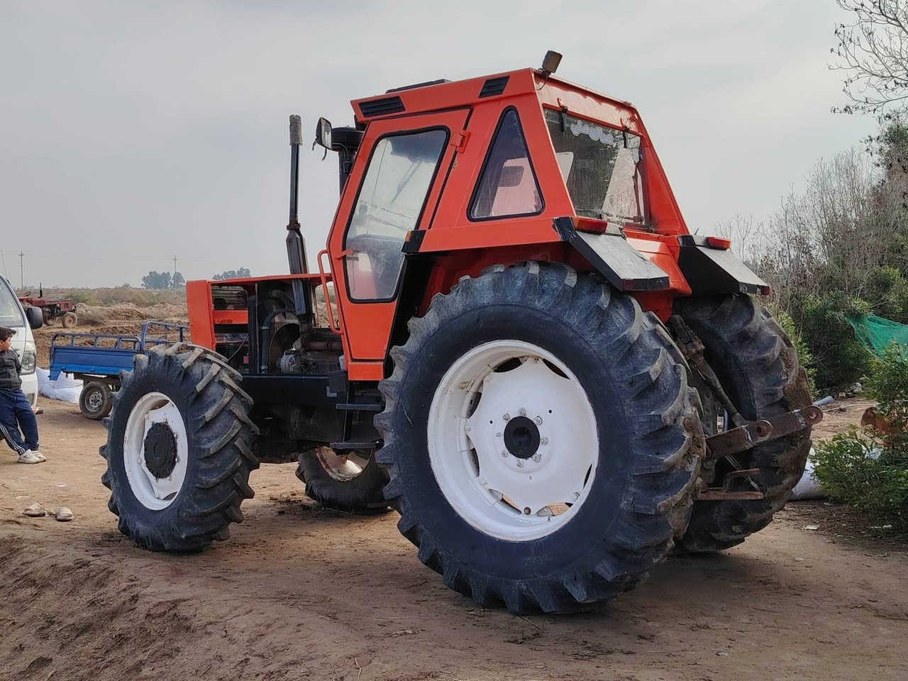 السلام عليكم مكينه فيات 1180 جاهزه هيه ومعداتها وياها دسك ٢٤ تركي وفدان ١٤ تركي ما بي قطره لحيم السعر ٤٥ وبيهه مجال قليل للإستفسار الاتصال على الرقم ***********... مكان واسط قضاء الحي.
