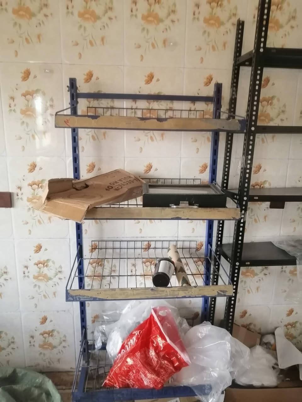 دو رفه. به و شيوازه او رفه رشه لوكه. يك مانك بكار هاتوه اوي تر ستاندي جبسه. ٥قاته ستانده كه شوينم سليماني  بازيانه. نرخي هه ر دوكي ٦٠هزاره بي هيج معامليك نرخي زور كونجاوه.


**إذا كنت صاحب هذا الإعلان وتريد حذفه لأي سبب، رجاءا أرسل رسالة إلى الدعم الفني**