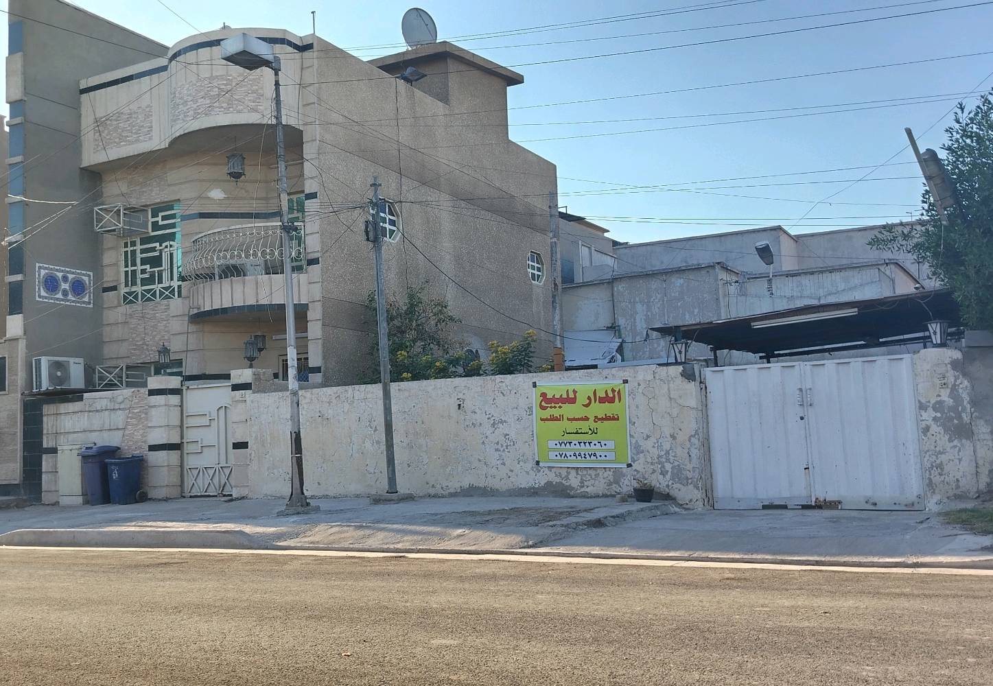 السلام عليكم
دار للبيع في شارع فلسطين حي الادريسي قرب ساحة بيروت مساحة 487.5م الواجهة 15م النزال 32.5م
شارع عرض 10م الرصيف عرض 4م المنطقة متبلطة جديد بالكامل ويحتوي على مشتمل مساحة 60م بناء جديد
يباع بالكامل او تقطيع حسب الطلب للستفسار 
***********