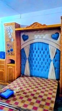غرفة نوم • حسب الطلب • خشب وصاج ٥مم