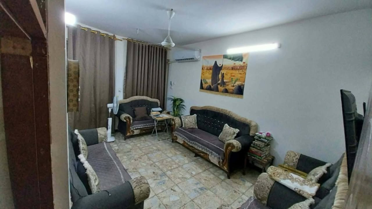 السلام عليكم
بيت للبيع 100م (5×20) طابو زراعي سند 25 طابق ونص 
البلديات شارع المصرف فرع افران الحيدري منطقة  ضياء الحلفي . السعر ( 155) مليون مع مجال بسيط .
الاستفسار اكثر الاتصال على الرقم ***********
