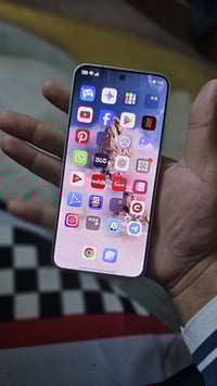 شاومي 15 ذاكره 512 لون ابيض 120 هرتز معالج سناب دراغون ايليت مستخدم ٤ ...