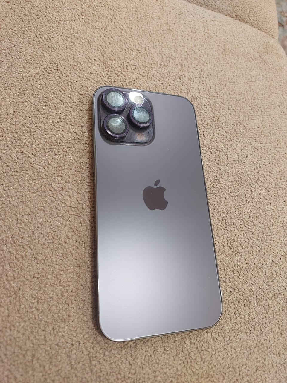 ايفون 14 برو ماكس لون بنفسجي ذاكره 256 بطارية 83 نظيف حدا وتر برو مكفول من كلشي غراضه كامله اخو الحديد استعمال بيت شخصي 
السعر 900 الف مكفول كلشي مبدل ولا امصلحه ابلادي لتواصل ***********
***********
