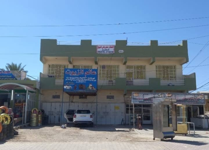 بنايه للبيع عماره مع دار سكني بناء طابوق درجه اولى العماره خمس محلات كبيره وموجره وقاعه كبيره تقع على شارعين عام وتجاري ديالى بني سعد الرسول البيت. يحتوي اربع غرف نوم. مع استقبال مع مطبخ مع خدمات وكراج. البناء حديث طابوق الاستفسار عل السعر خاص عل رقم ***********
