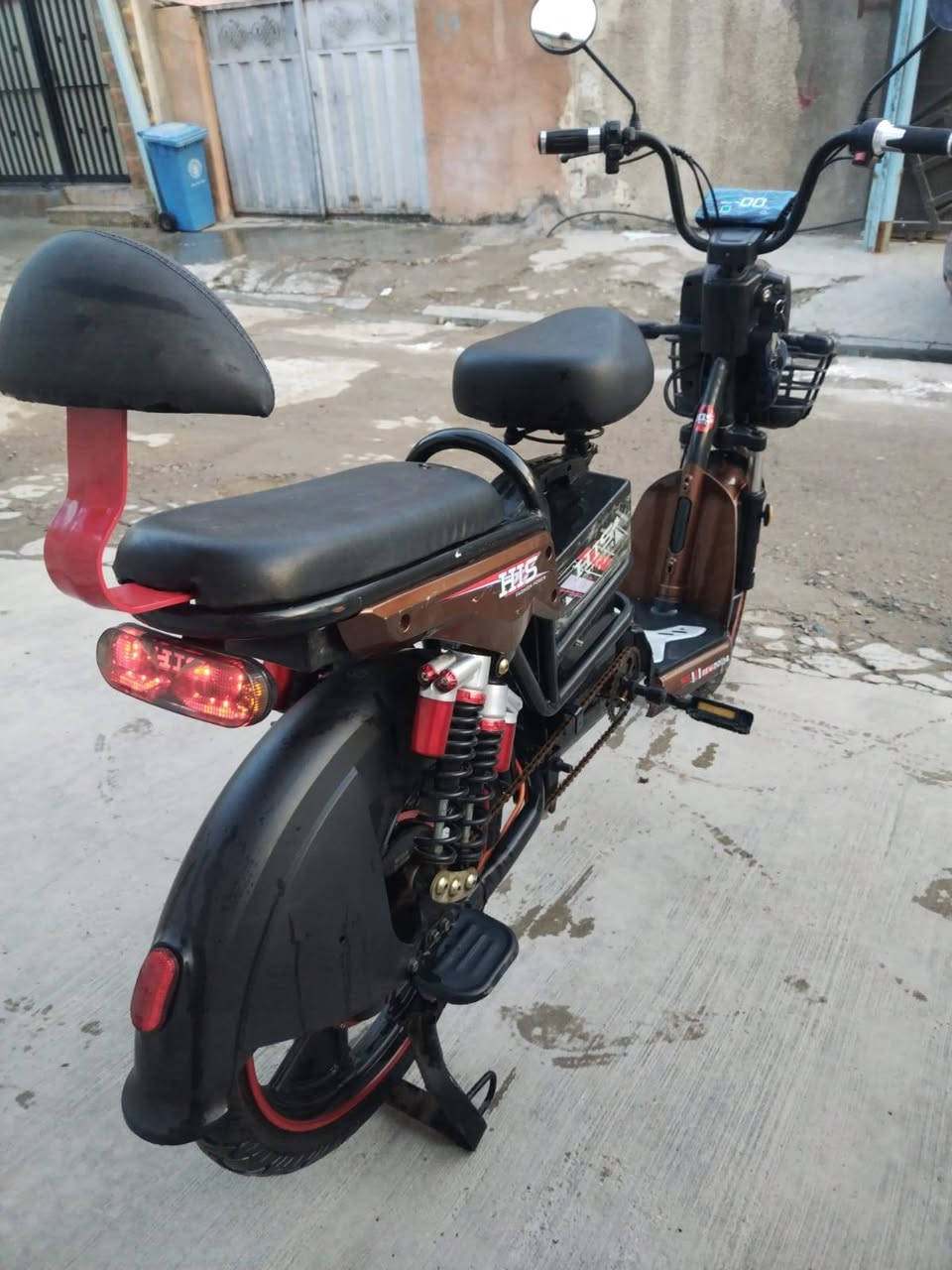 دراجه شحن حجم 20
بصمتين وسويجين 
شاحنه اصليه 
بطاريت نضاف 
كامله كل نقص مابيه 
السعر 250وبيه مجال 
بغداد الامين 
***********
