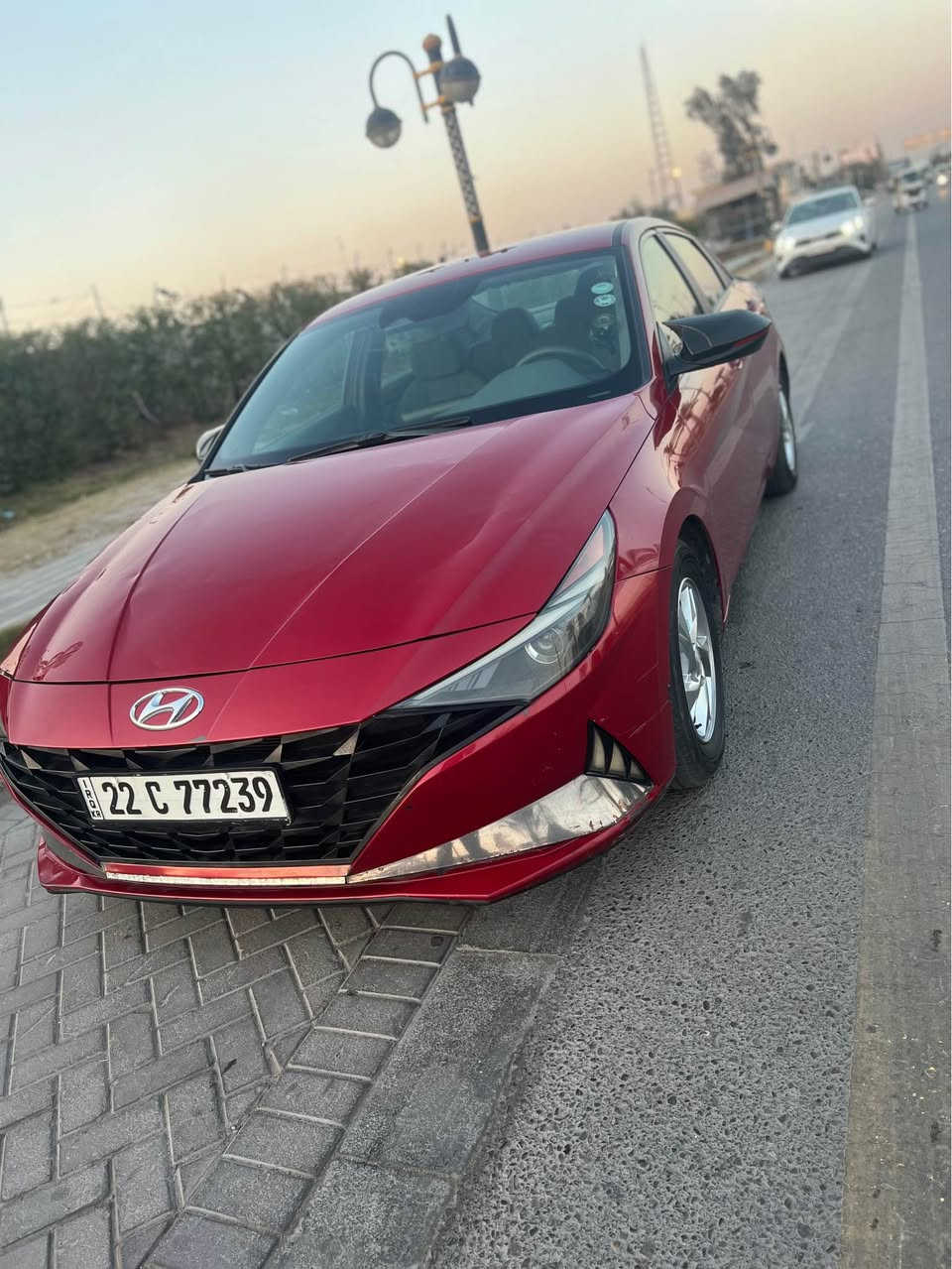 الانتره موديل 21 امريكيه. لون احمر ماروني 
موصفات شاشه ذكيه Gps ذاتي 
نقطه عمياء  اطفى ذاتي 
سياره حلوه ونظيفه 
حادثه خلفي.صبغ جزء فقط قبق جنطه. وتعمر بدايه حوض. بارد بلبنيد. كير ومكينه وتبريد جدد 
سعرها 138 
 عنواني بغداد. شارع فلسطين او مدينة صدر 
*********** بغداد, العراق
