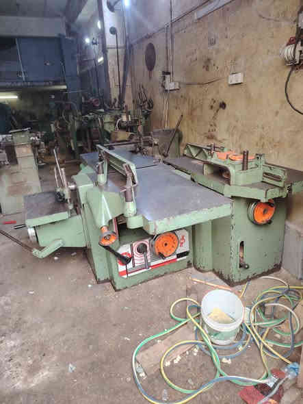 مجموعة 2200 إيطالية الصنع كامل على الفحص فريزه
سرعتين وماطور الرنذه طكتين ابلاديه لا كسر ولآ لحيم
السعر 5ملايين وربع مكان بغداد النهضة شارع الهادي رقم ***********
