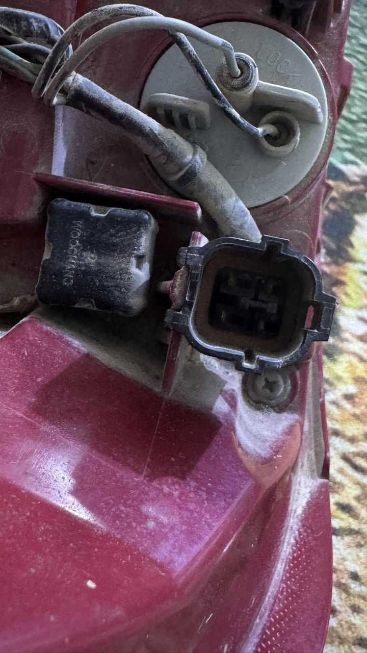 السلام عليكم 
عندي بك لايت سورنتو 2020 خليجي للبيع ناقصة بس غلاف قبق بكلايت وهاهية كلشي شغال للاستفسار ***********
