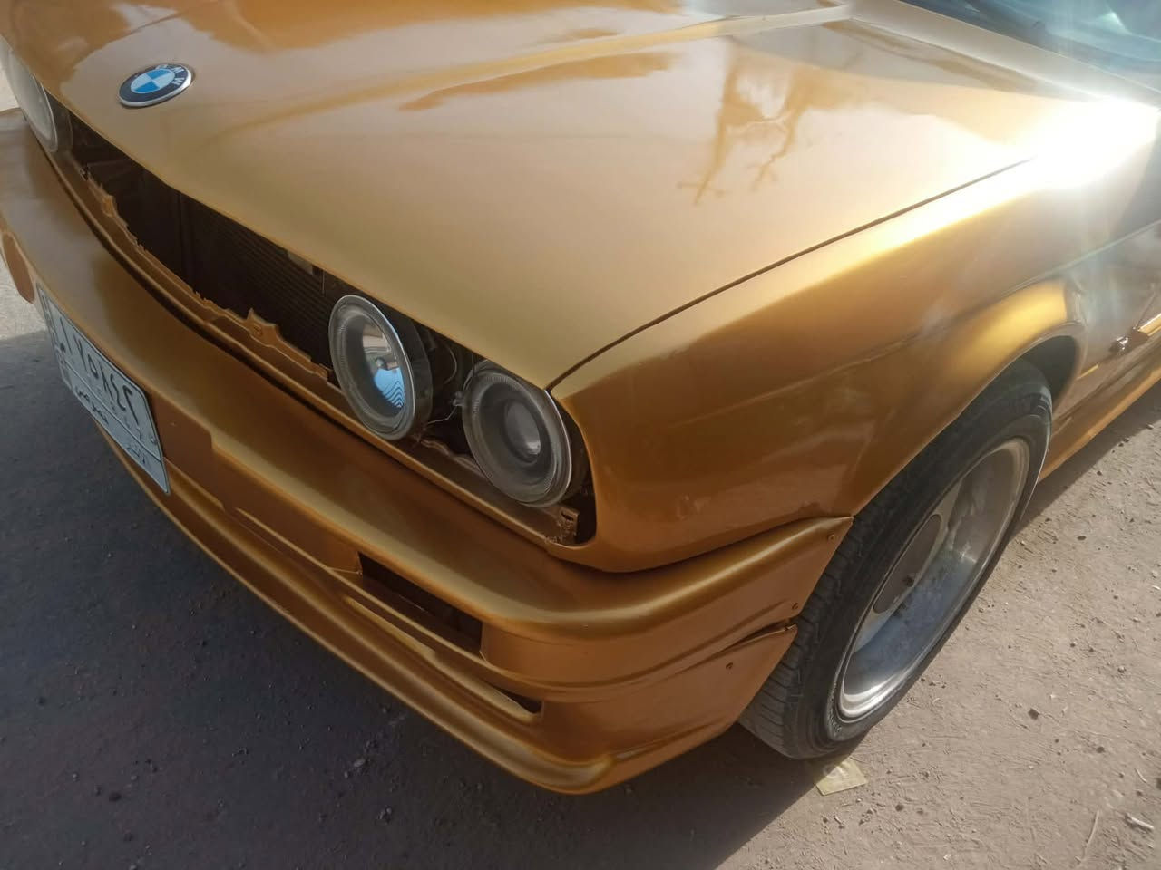 للبيع موديل 89 رقم انبار مشروع وطني كير عادي مفتوح اللون ذهبي مثل ما موضح بالصوره حداديه جديده تخم تاير دوشمه جديده ويل بوربت بالصوره احلى السياره جاهزه نقصها شويه كهربائيات 40$ ومجالها بسيط مكاني الحله بابل راعيها جواريني ***********
