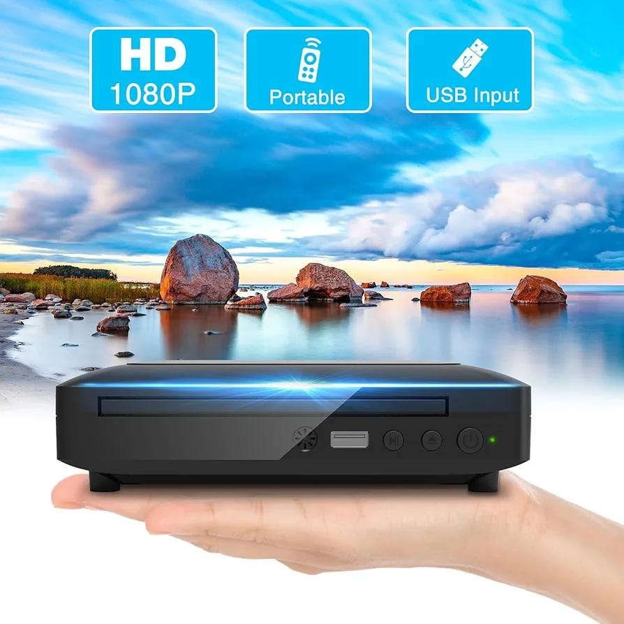 السلام عليكم...
مشغل وسائط متعددة صغير (Mini Multimedia Player) من ماركة Ceihoit. هو عبارة عن جهاز DVD و CD منزلي صغير الحجم يتميز بتصميمه المدمج وسهولة استخدامه.أبرز مواصفات واستخدامات هذا الجهاز:تشغيل الأقراص: يشغل أنواعاً مختلفة من الأقراص مثل (DVD, CD, VCD, SVCD).دعم جميع المناطق (Region Free): يستطيع تشغيل الأقراص المشتراة من أي مكان في العالم (المناطق 1-6).مدخل USB: يحتوي على منفذ USB لتشغيل الأفلام، الموسيقى، والصور مباشرة من "الفلاشة".دقة العرض: يدعم تحسين جودة الصورة لتصل إلى دقة 1080p Full HD عند توصيله بالتلفاز عبر كابل HDMI.التوصيل: يمكن ربطه بالتلفزيونات الحديثة عبر منفذ HDMI أو التلفزيونات القديمة عبر منافذ AV (الكابلات الملونة).ميزات إضافية: مزود بتقنيات منع اهتزاز القراءة (Anti-Skip) وتصحيح الأخطاء في حال كانت الأقراص بها خدوش بسيطة.يأتي الجهاز عادةً مع جهاز تحكم عن بُعد (ريموت)، وكابلات التوصيل اللازمة (HDMI و AV).  ماركة اصلي امازون بريطاني السعر ٣٠ الف يوجد توصيل *********** واتساب
