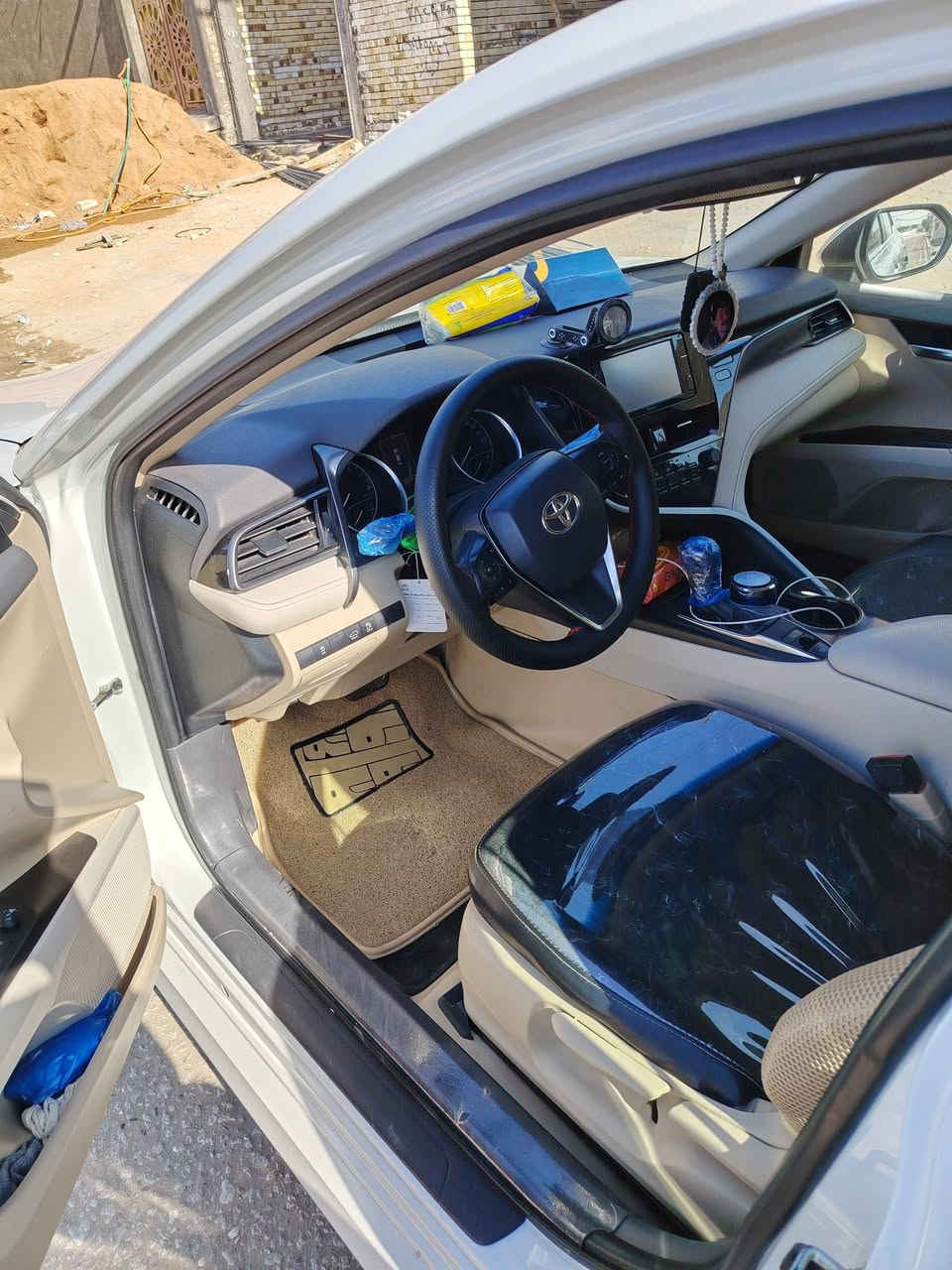 السلام عليكم 
كامري للبيع موديل 2024
خليجي شركه ساز 
مواصفات LE
ماشيه 30 الف
مكان السيارة  النجف الاشرف 
للاستفسار ***********
