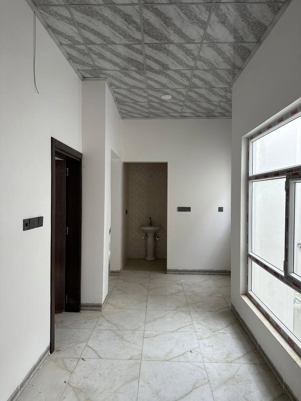 عقارات حي الملايين | عرض سكني مميز 💎
للبيع دار بمواصفات راقية ومساحة واسعة في حي الملايين الأولى، مقابل معمل الأخشاب.
🏷️ بطاقة مواصفات الدار:
• المساحة: 170 متر مربع.
• الواجهة: 7.50 متر.
• المميزات: كراج سيارة + حديقة أمامية.
🧱 تفاصيل البناء:
• الطابق الأرضي: غرفة نوم + استقبال + هول داخلي + مطبخ + صحيات.
• الطابق الثاني: غرفتين (2) نوم نظام سويت + هول واسع + صحيات.
📍 العنوان: حي الملايين الأولى - مقابل معمل الأخشاب.
📞 للتواصل مع صاحب المكتب:
***********
***********
