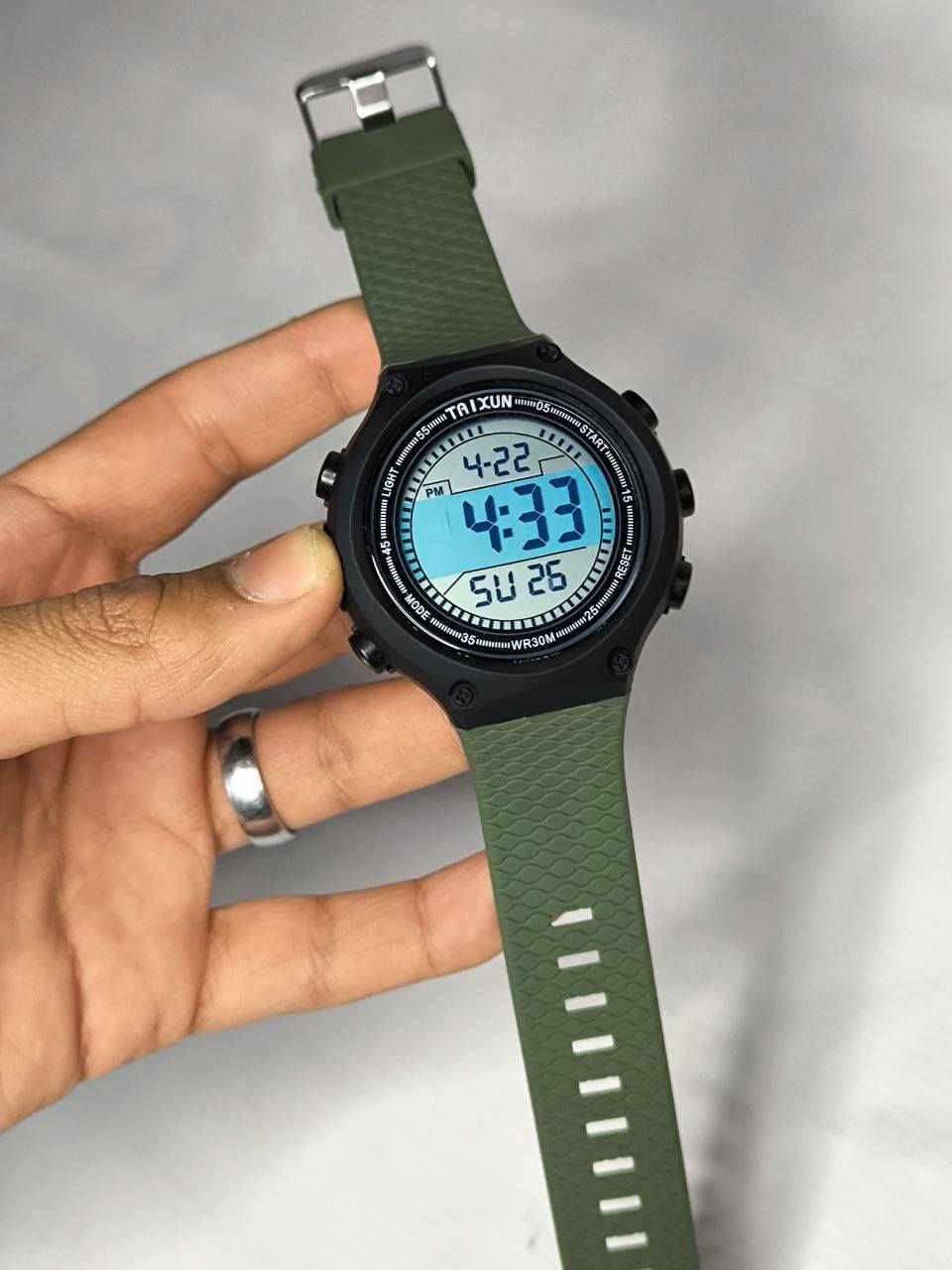 🔹 ساعة سبورت رقمية امزون وارد اوربي DHL

مقاومة للماء 

شاشة رقمية واضحة مع إضاءة ليلية
نظام 12و24 ساعة 
منبة و نظام سبوعي
سير ربل مرن ومريح بالايد.

تصميم شبابي عصري يخليك مميز وين ما تروح.

دقة عالية وأداء ثابت 

 السعر: 15  ألف فقط 
للحجز والاستفسار يرجى مراسلة الصفحة


**إذا كنت صاحب هذا الإعلان وتريد حذفه لأي سبب، رجاءا أرسل رسالة إلى الدعم الفني**