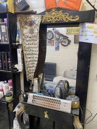 ميز حلاقة فقط الميز للبيع اخو جديد نضيف كلش غير مستخدم فقط مخلي الغراض...