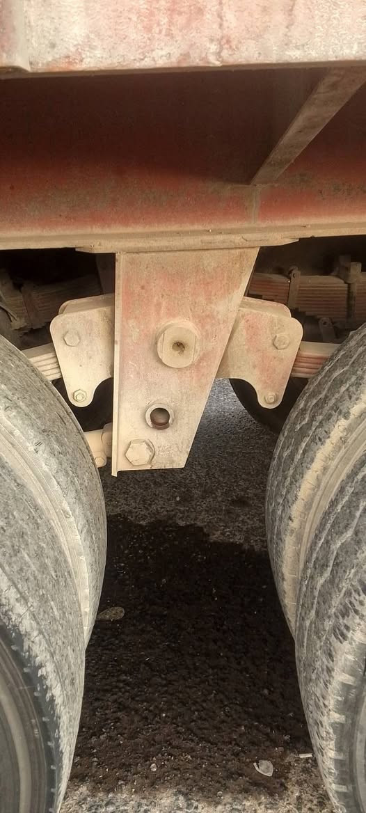 سلام عليكم عربانه البيع الطول ١٢ونص ركبه طويله دنكير /١٤ مربع صني // رتفاع الجناب ١٨٠ //  كامله من كلشي مطبخ ثلاجه  //***********
