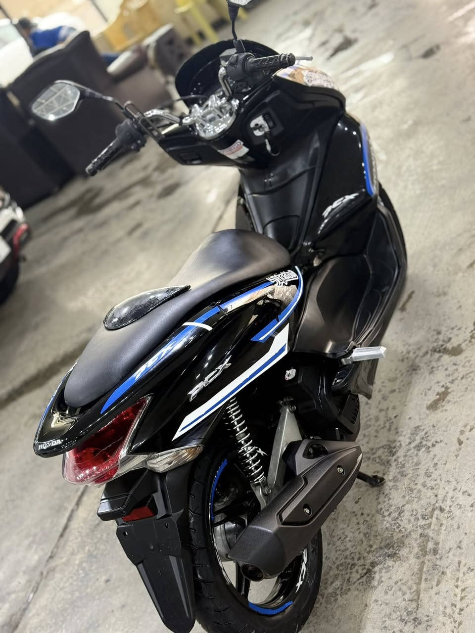 السلام عليكم
دراجه بي سي اكس الجيل الاول ياباني مكفوله كفاله عامه محرك اخرس كفر اصلي برغي ممفتوح بيها موشمه الدراجه ماشيه 27 الف حقيقي يعني ممتعوبه 

سعر الدراجه 13 وبيها مجال 
مكاني بغداد الكريعات 
رقمي ***********
