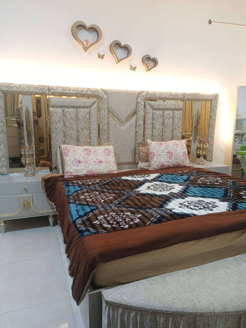 غرفه اخشاب للبيع تتكون من 11 قطعه,,]***********
