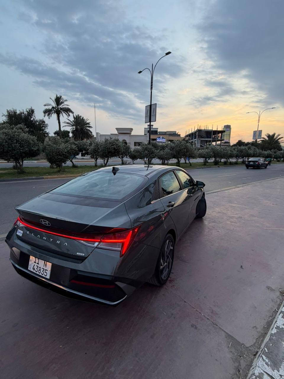 السلام عليكم
Hyundai Elantra Hybrid 2025
 موديل 2025 — فول لمتد هايبرد 🔥
سيارة جديدة ودخول جديد
 ماشية 2000 فقط
حادثها 4 أصابع بالبنيـد فقط
 حتى الدعامية نفسها ممبدلة
 بدون قطرة صبغ نهائياً ✨
 بدون ايرباك
فول مواصفات للآخر:
 ✔️ جلد
 ✔️ تدفئة وتبريد كشنات
 ✔️ حساسات
 ✔️ رادار
 ✔️ شاشات وكامرات
 ✔️ بصمة 
السعر 175 وبيه مجال 
العنوان بغداد الغزاليه 
رقم الهاتف ***********
