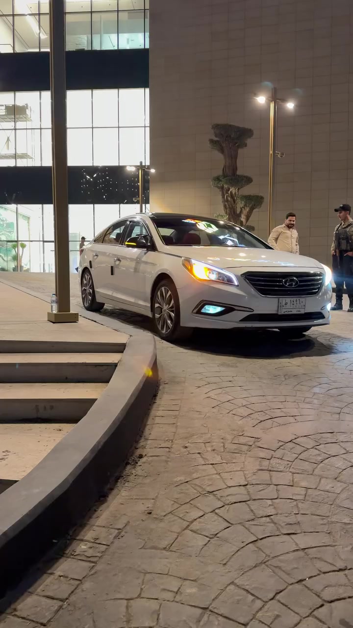 للبيع سوناتا موديل 2015 vip    محرك 2000 دوش
مواصفات السياره 
*تدفئة كشنات 
* 3 انضمة قياده( sport   eco.  Normal.)
* ‏شاشة كبيره 
* كشنات جلد
* بصمه تشغيل
* مري شفط
* نضام ترحيب عند الاقتراب
* فتح تلقائي للصندوق عند الاقتراب
* اشاير بالمري
* نضام زنون بالكامل 
* تثبيت سرعه 
* فل تحكم ستيرن
* كشن كهرباء
* تدفئة ستيرن 
* بانوراما 
* بصمة ابواب 
* لد دشبول متغير
* حساسات + كامره خلفيه
* جرص بال 120
* يدات نيكل
* دمام خلفي 
السياره عليها ادامه بالكامل + تخم تاير 
مكينه وكير مكفول على وضع الشركه 
سياره جاهزه بدون اي نقص. 
السونار مرفق بلمنشور 

السعر   129$

رقم  ***********
عنواني الكراده
