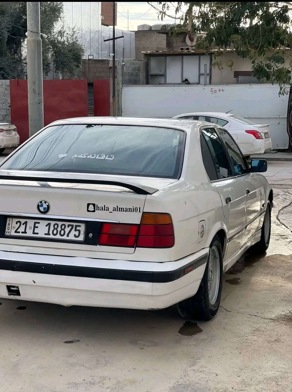 سلاموعليكوم
بيئيم  525
موديل1990
گيرومه گينه به شه رتی فیتەر
جوارجام كاره بای
پێشی يه ك زه ربەی دووبه ستي تيایە
به ناوخۆمانە بەشەرتی موسو براوەو  تەحويل
*********** كركوك, العراق
