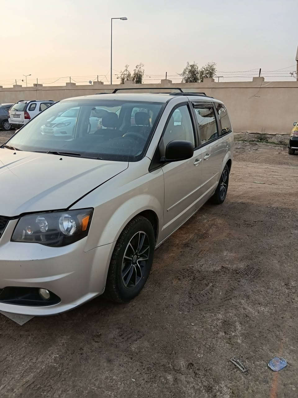 سلام اوعليكم  دوج كرفان مديل 2013 مواصفات بلع ثلاث قطع تبريد جام خلفي كهربائي حداديه جديده تخم تاير جديد ظرر جاملغ بس يم دوسه مال الباب فقط سعر 140 بيها مجال بسيط الاتصال علئ هذا الرقم سياره بسمي رقم بغداد ***********
