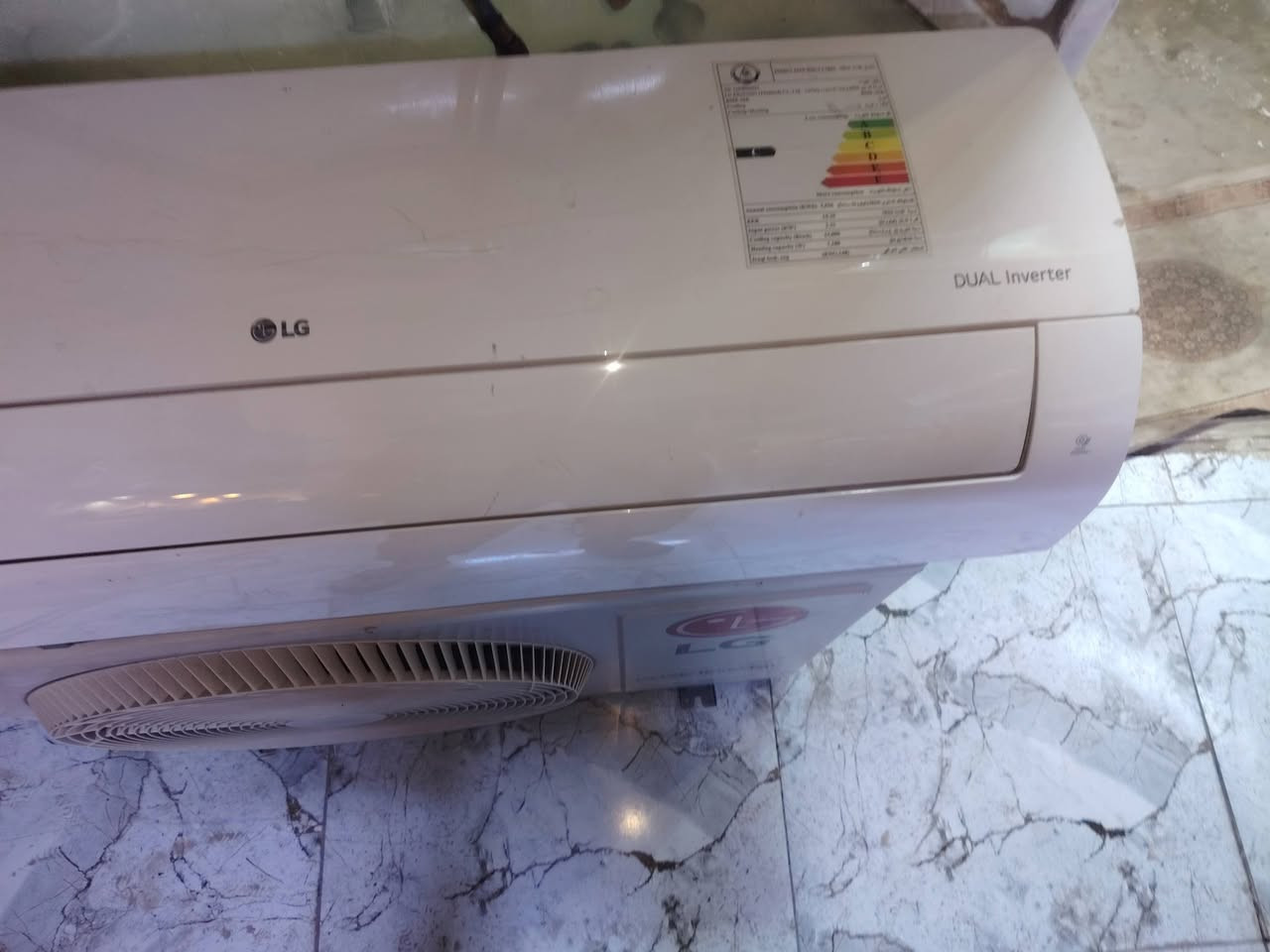 السلام عليكم سبلت LG تايلندي انفيرتر تحكم امبير كامل مع التوصيل والتركيب ضمان موسم سعره 700  الف ملاحظة سعر مليون و250 الف بالشركة ***********
