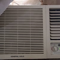 عندي هاذا. المكيف للبيع  2 طن  تدفئه. تبريد. سعره 250 الف.  تبريده خير...