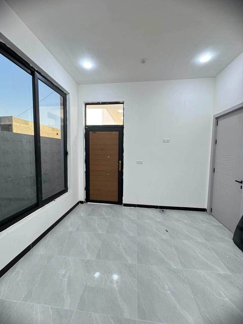 دار  للبيـــــــــــــــــــع  بناءً حديث حله حي نادر الاولى شارع الحسن 

المساحــــــة 120متر طابو زراعي سند 25

الــوآجـــهــة   10متر
النــــــــــــزال 12متر
       
       تفــاصيـل الــــدار طابقين بناء حديث 

الطابــــــــــق_الأرضـــــــــــــي

غـــرفة نـــوم وصاله وكليدور ومطبخ ومجمع صحيات

الطابـــــــــق_الثانــــــــــــــــي

غـــرفتين نـــوم وكليدور مجمع صحيات 

الاستفسار أكثر ***********
***********
مراجعة مكتب سومر للعقار حله نادر الاولى على الشارع الخدمي قرب حسينيه حنتوش
